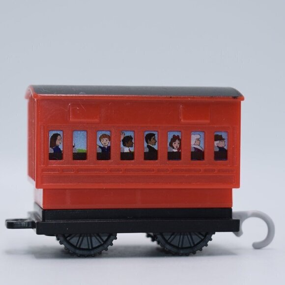 Thomas & Friends Press Down Passenger Car Day and Night Coach 2019 - Picture 1 of 5